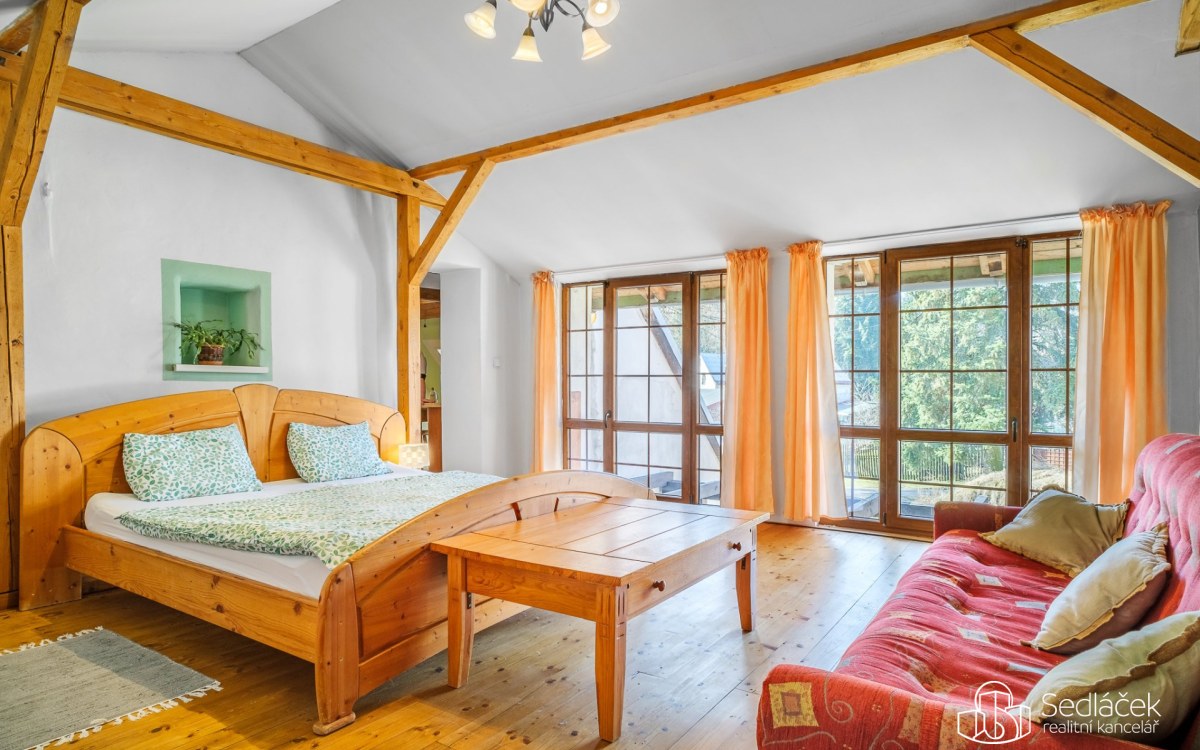 RD v Krásně se 4 apartmány – fotografie 1