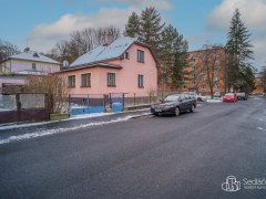 Rodinný dům s garáží a zahradou v Sokolově, Slévárenská – fotografie 1