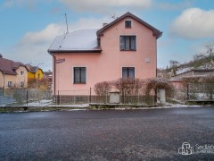 Rodinný dům s garáží a zahradou v Sokolově, Slévárenská – fotografie 3