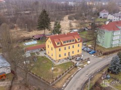Byt 6+kk, se zahradou s pergolou a parkovacím stáním. – fotografie 28