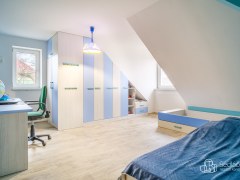 Byt 6+kk, se zahradou s pergolou a parkovacím stáním. – fotografie 12