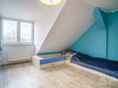 Byt 6+kk, se zahradou s pergolou a parkovacím stáním. – fotografie 11