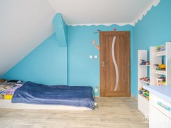 Byt 6+kk, se zahradou s pergolou a parkovacím stáním. – fotografie 13