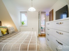 Byt 6+kk, se zahradou s pergolou a parkovacím stáním. – fotografie 17
