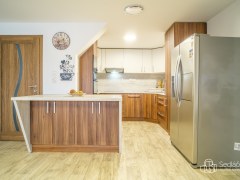 Byt 6+kk, se zahradou s pergolou a parkovacím stáním. – fotografie 3