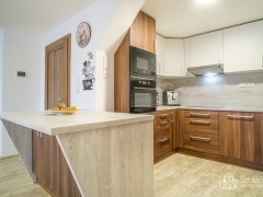 Byt 6+kk, se zahradou s pergolou a parkovacím stáním. – fotografie 4