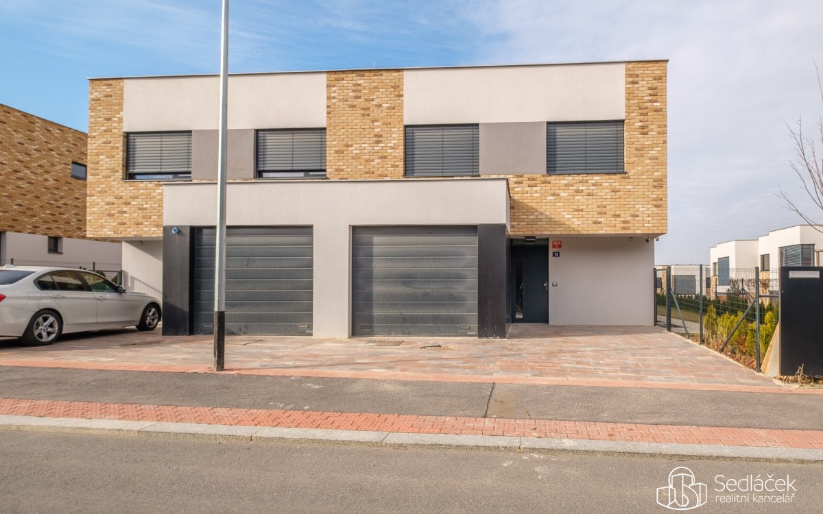 Pronájem rodinného domu 150 m2, pozemek 229 m2 – fotografie 1