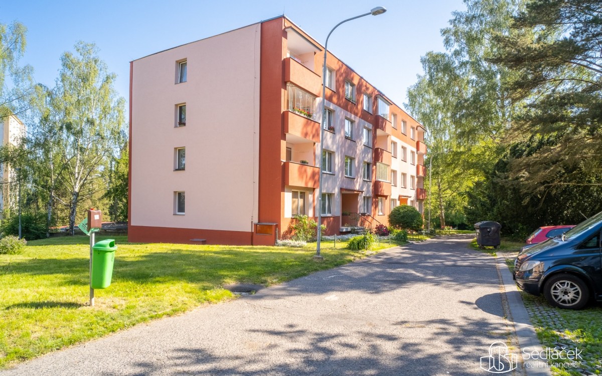 Byt 2+1 s lodžií Karlovy Vary, Drahovice, Boženy Němcové – fotografie 1