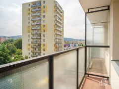 Byt 2+1 v Sokolově, ul. Marie Majerové, se dvěma balkony – fotografie 13