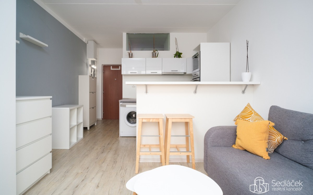 Garsoniera  s vybavenim po rekonstrukci. – fotografie 1