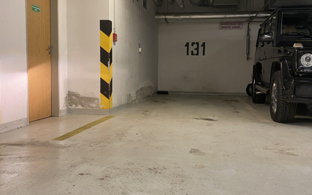 Pronájem garážového stání 15m2 – fotografie 1