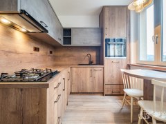 Byt 3+1 se zasklenou lodžií v Karlových Varech - Drahovicích, po kompletní rekonstrukci – fotografie 1