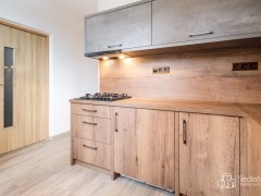 Byt 3+1 se zasklenou lodžií v Karlových Varech - Drahovicích, po kompletní rekonstrukci – fotografie 2
