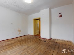 Rodinný dům v Kraslicích po částečné rekonstrukci, s velikým pozemkem – fotografie 12