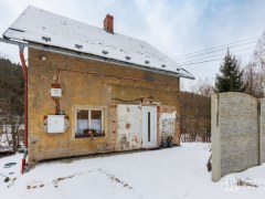 Rodinný dům v Kraslicích po částečné rekonstrukci, s velikým pozemkem – fotografie 24