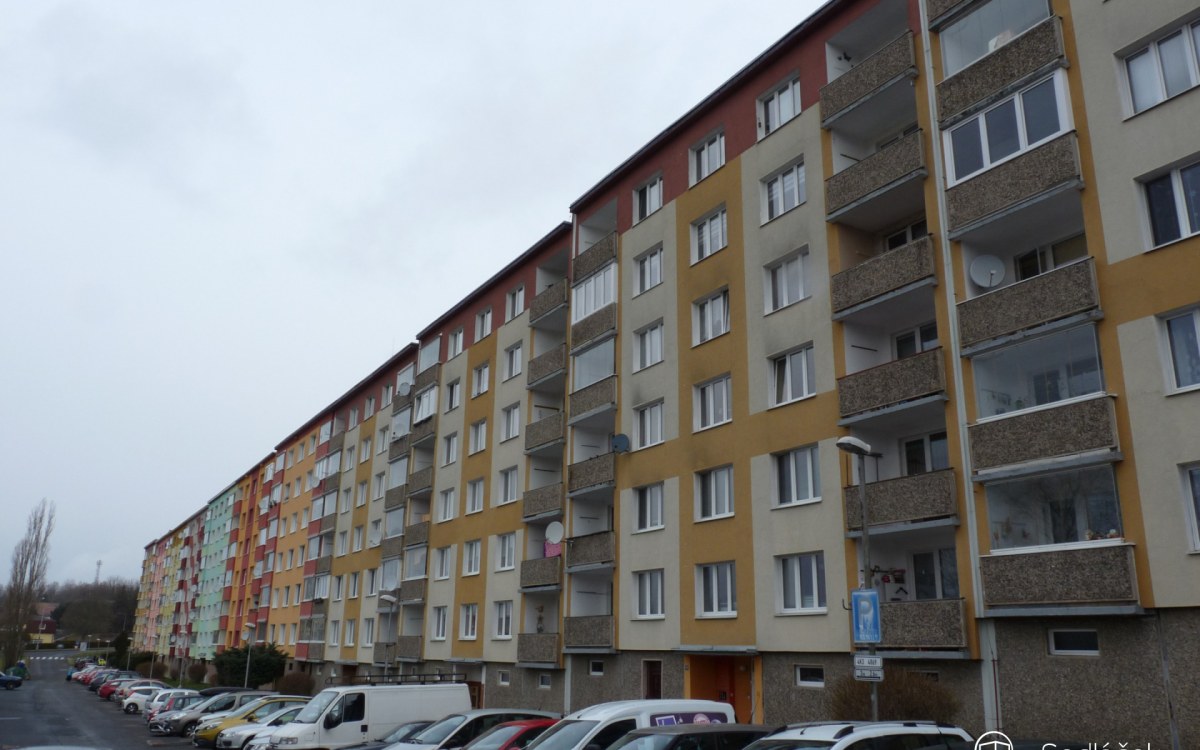 Byt 2+1 s lodžií v Sokolově, ul. Kosmonautů – fotografie 1
