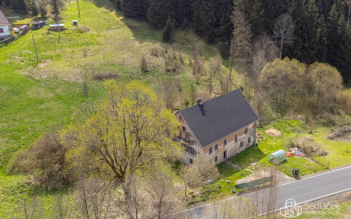 Chalupa s pozemkem v Šindelové v Krušných horách – fotografie 1
