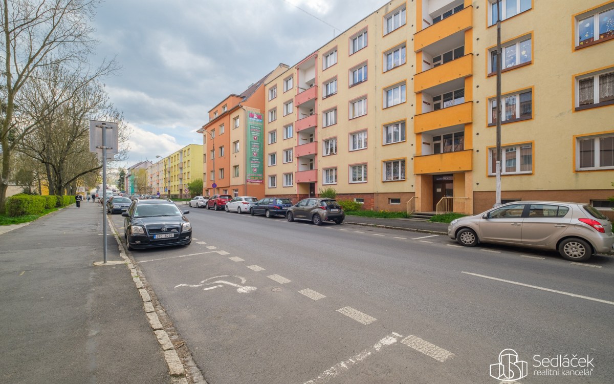 Byt 2+1 s lodžii v Chebu, – fotografie 1
