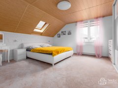 Rodinný dům s garáží a venkovním bazénem v Chodově. – fotografie 12