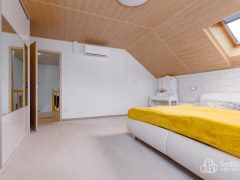 Rodinný dům s garáží a venkovním bazénem v Chodově. – fotografie 13