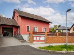 Rodinný dům s garáží a venkovním bazénem v Chodově. – fotografie 19