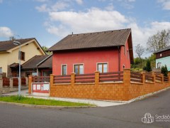 Rodinný dům s garáží a venkovním bazénem v Chodově. – fotografie 1