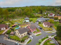 Rodinný dům s garáží a venkovním bazénem v Chodově. – fotografie 25