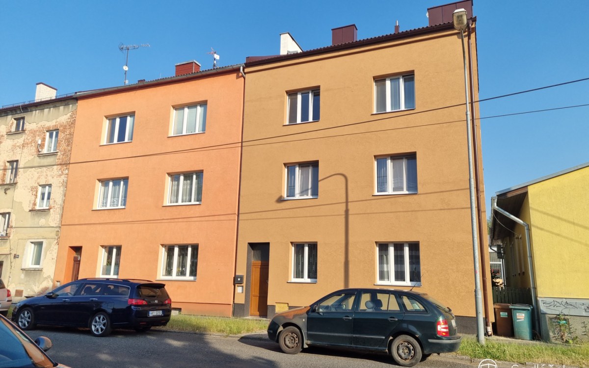 Byt 1+1 v bytovém domě se zahradou, Cheb. – fotografie 1