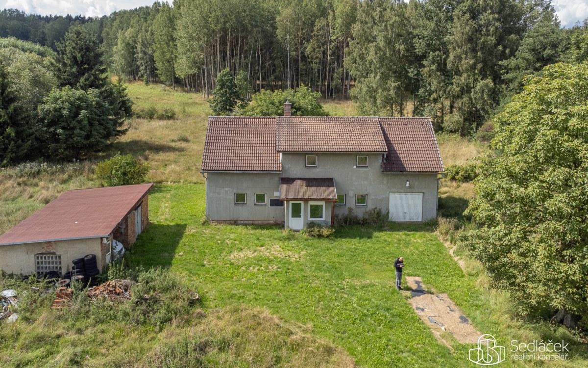 Rodinný dům s pozemkem 7514 m2 v Anenské Vsi u Krajkové. – fotografie 1