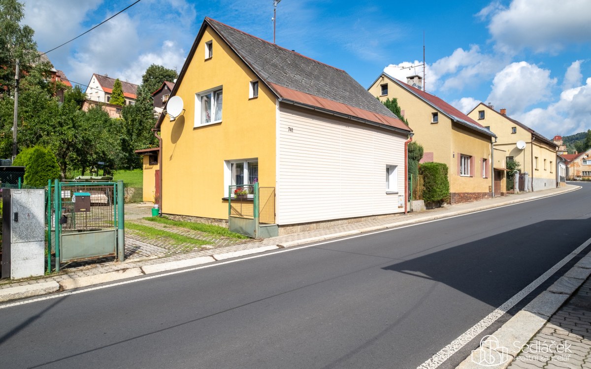 Malý, útulný dům s nízkými náklady a výhodnou polohou v Kraslicích – fotografie 1