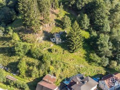Svažitý pozemek nabízíjící realizaci stavby s výhledem na  zalesněné svahy! – fotografie 4