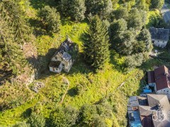 Svažitý pozemek nabízíjící realizaci stavby s výhledem na  zalesněné svahy! – fotografie 3