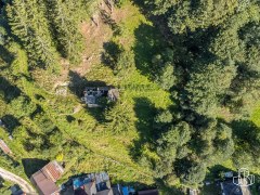 Svažitý pozemek nabízíjící realizaci stavby s výhledem na  zalesněné svahy! – fotografie 5