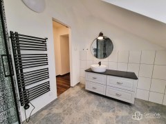 Moderní byt 3+kk s terasou v centru města. – fotografie 9