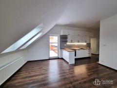Moderní byt 3+kk s terasou v centru města. – fotografie 1