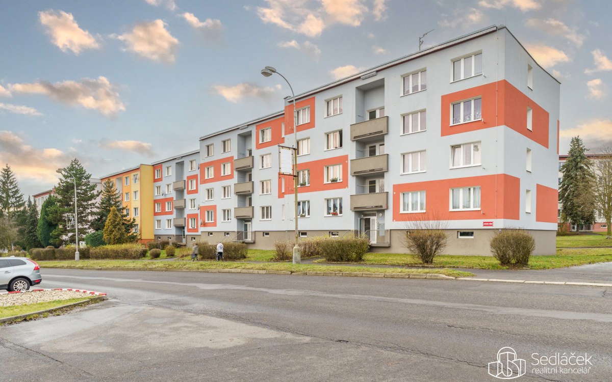 BYT 2+1 v Sokolově, ul. Závodu míru – fotografie 1