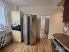 Kompletně vybavený byt 2+1 s balkonem v Sokolově. – fotografie 2