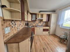 Kompletně vybavený byt 2+1 s balkonem v Sokolově. – fotografie 3