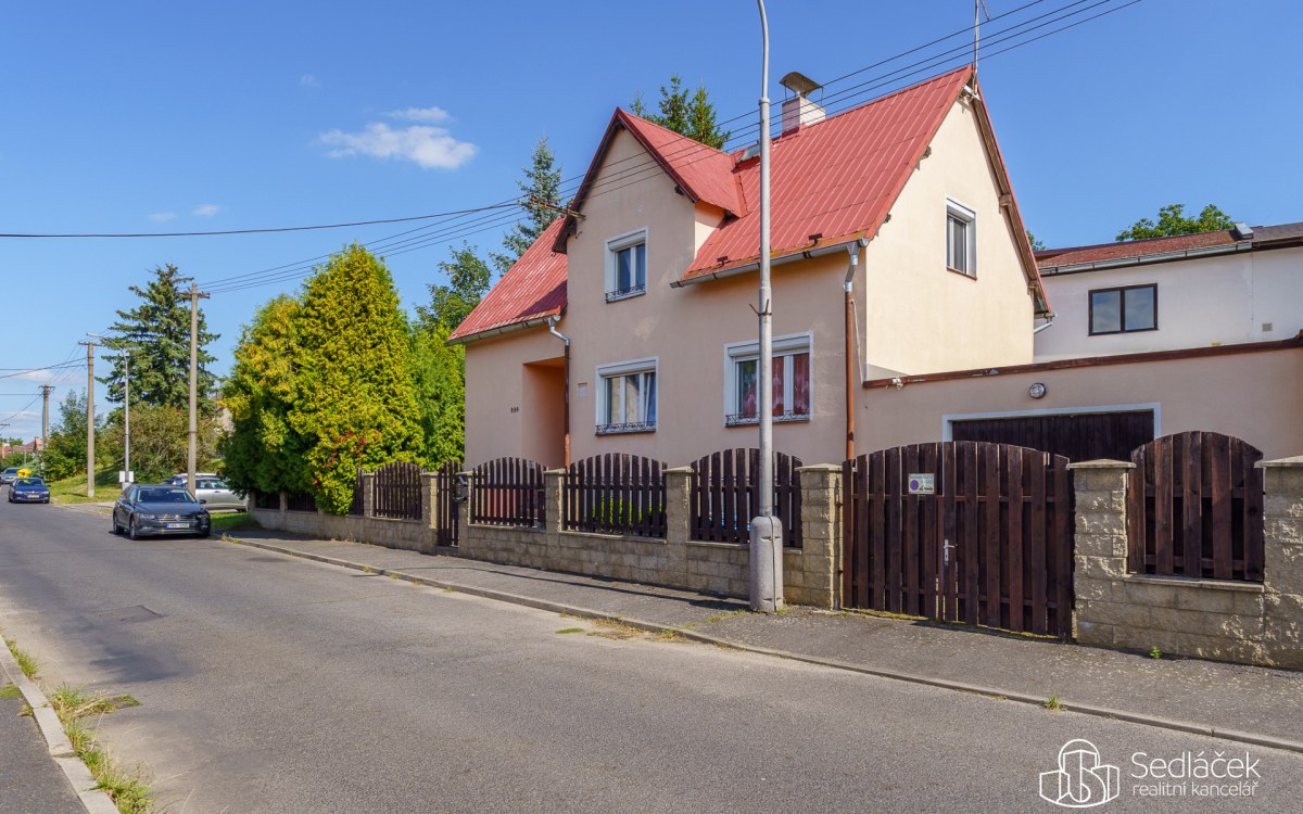 Rodinný dům 4+1 s garážemi  v Sokolově, ul. Slovenská – fotografie 1