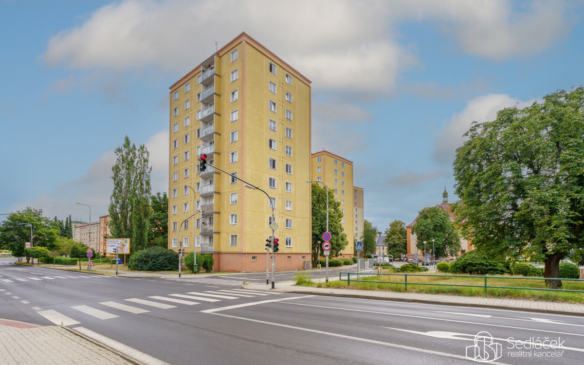 Byt 2+1 s balkonem v centru Sokolova, po komplet rekonstrukci – fotografie 1