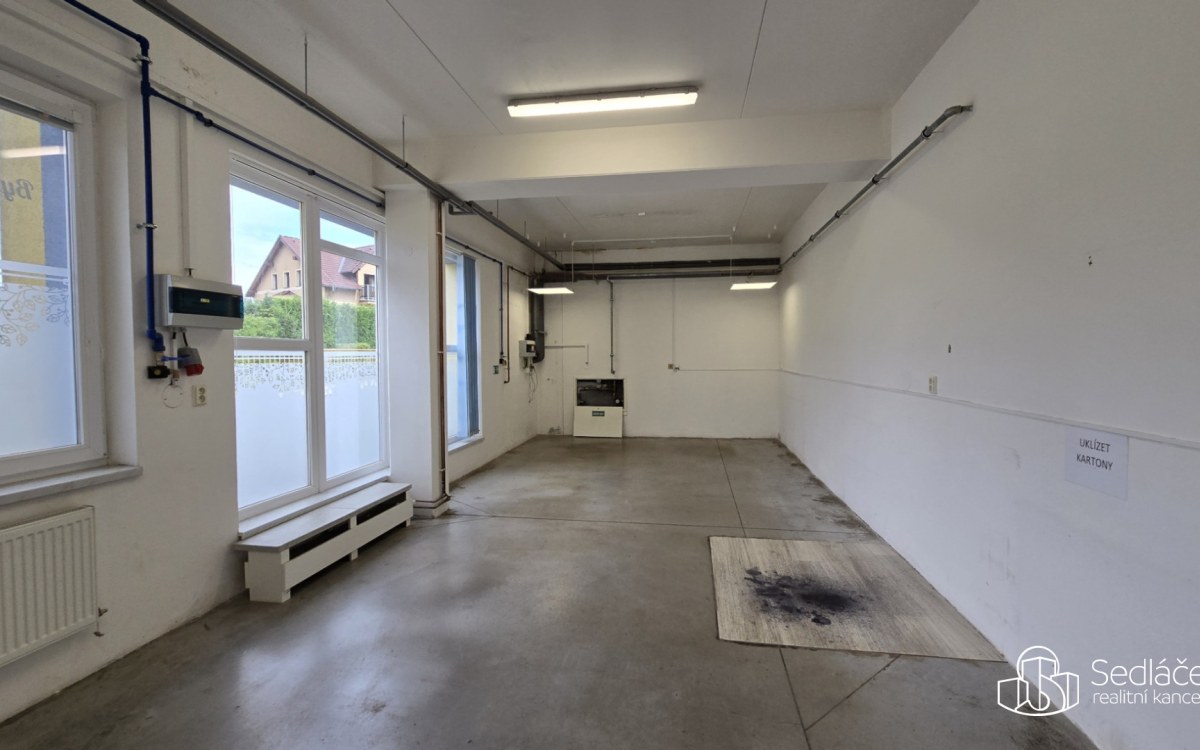 Variabilní skladové a výrobní prostory 876 m², Sokolov  – fotografie 1
