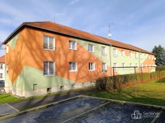Byt 2+1 Královské Poříčí, Na sídlišti – fotografie 1