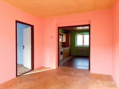 Byt 2+1 Královské Poříčí, Na sídlišti – fotografie 6