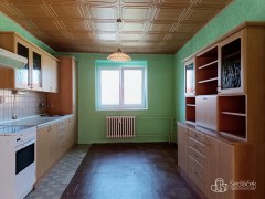 Byt 2+1 Královské Poříčí, Na sídlišti – fotografie 4