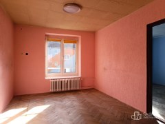 Byt 2+1 Královské Poříčí, Na sídlišti – fotografie 5