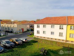 Byt 2+1 Královské Poříčí, Na sídlišti – fotografie 13