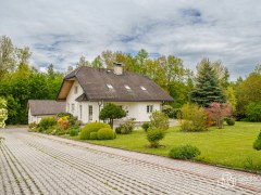 Rodinná vila s velkorysou dispozicí, garáží na tři auta  a pozemkem 4 069 m² – Loket – fotografie 23
