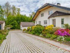Rodinná vila s velkorysou dispozicí, garáží na tři auta  a pozemkem 4 069 m² – Loket – fotografie 3
