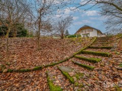 Rodinná vila s velkorysou dispozicí, garáží na tři auta  a pozemkem 4 069 m² – Loket – fotografie 32