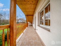 Rodinná vila s velkorysou dispozicí, garáží na tři auta  a pozemkem 4 069 m² – Loket – fotografie 15